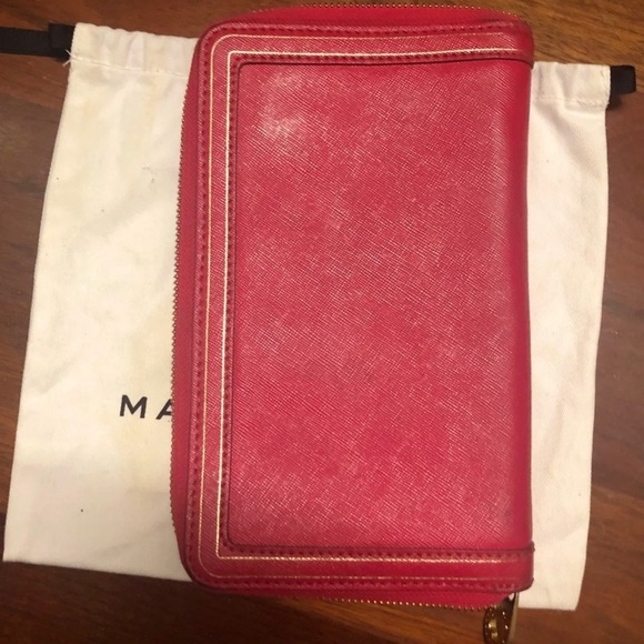 Marc Jacobs Oversized Zip Around Wallet - Picture 10 of 10